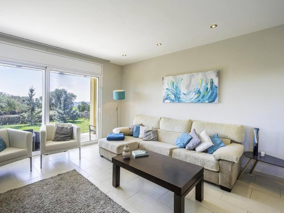 Holiday home Casa Familiar Con Piscina Llica d'Amunt